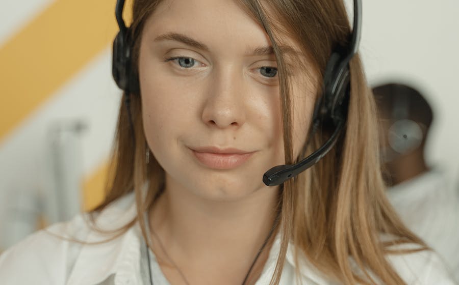 IT help desk support technician providing client assistance